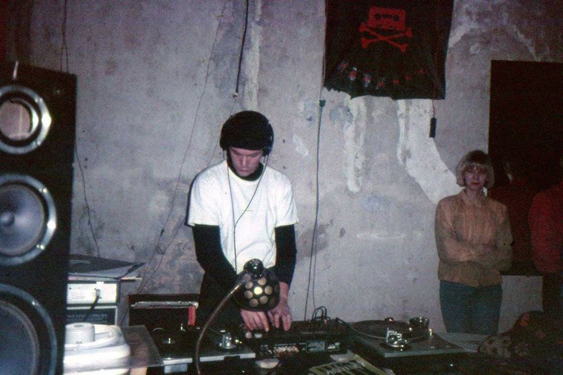 Alexei-Khaas-spinning-vinyls-at-Fontanka-145.jpeg